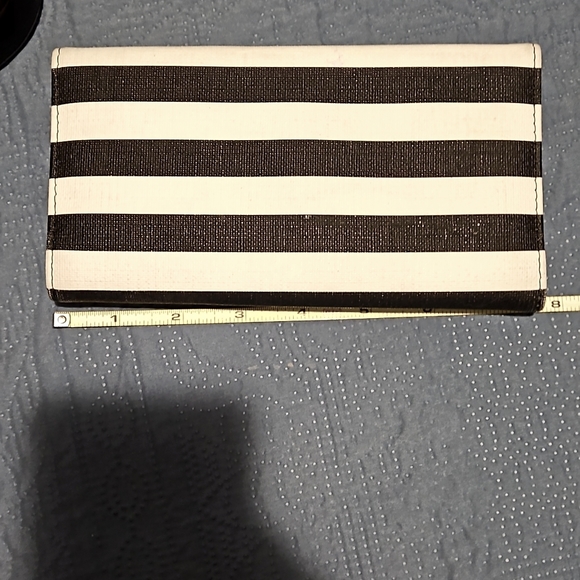 NWOT Kut from the Cloth wallet - Picture 4 of 4
